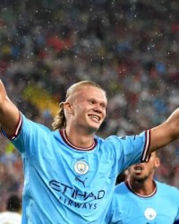 开云下载-“挂3档”的拜仁谢曼城授课，萨利豪赌17岁“新莱万”