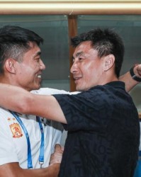 开云-广州队憾平对手暂时上岸 下月德比战或将决定生死